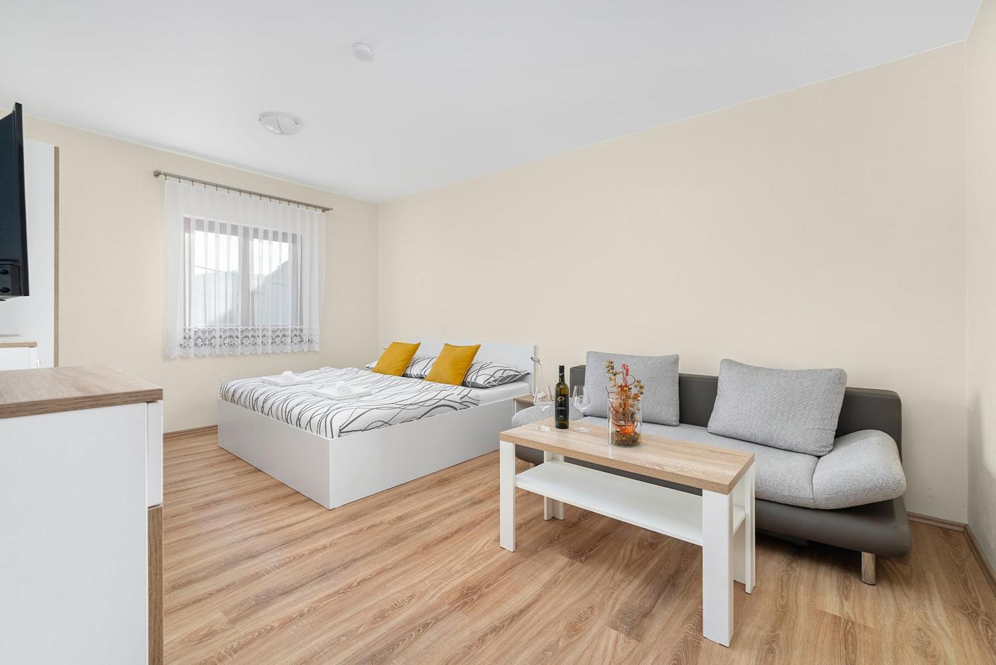 Ferienwohnung Nad Stastnym Sklepem Valtice Exterior foto